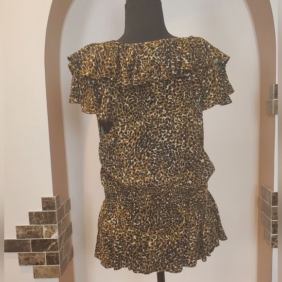 NWT Waist-Defined Ruffle-Trim Top ( SIZE M) - Picture 5 of 11